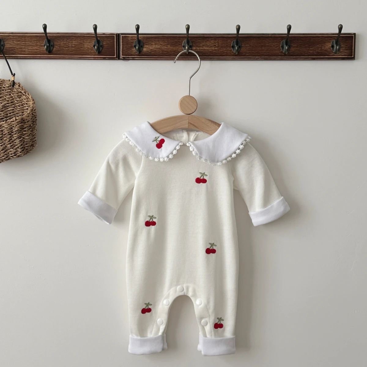 Baby Nursery Embroidery - スイートチェリー刺繍ベビーロンパース春秋ピーターパン襟長袖柔らかい生地新生児幼児女の子服