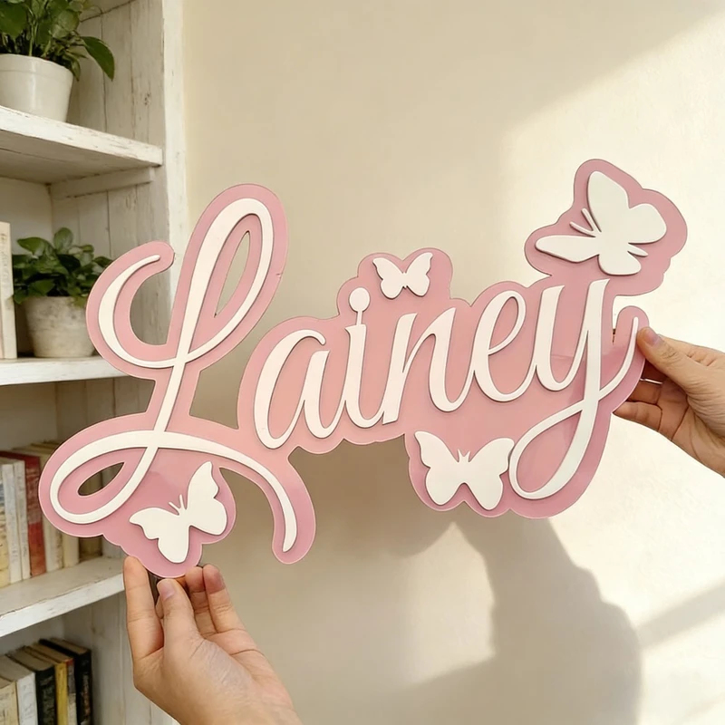 パーソナライズされた赤ちゃんの名前プレート、白い蝶の青いデザ - Baby Nursery Wall のレビューと価格