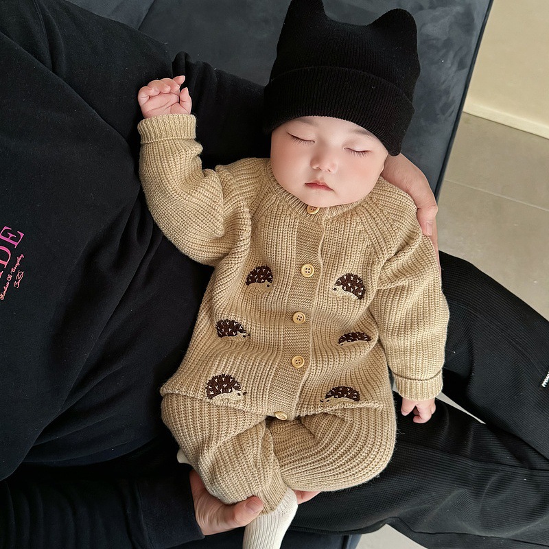 ハリネズミ刺繍入りベビーニットロンパース 長袖ボタン留め 暖 - Baby Nursery Embroidery のレビューと価格