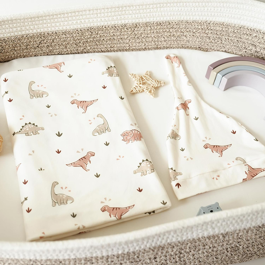 ベビーおくるみブランケットとお揃いのビーニーセット 新生児用 - Baby Nursery Animal Prints のレビューと価格